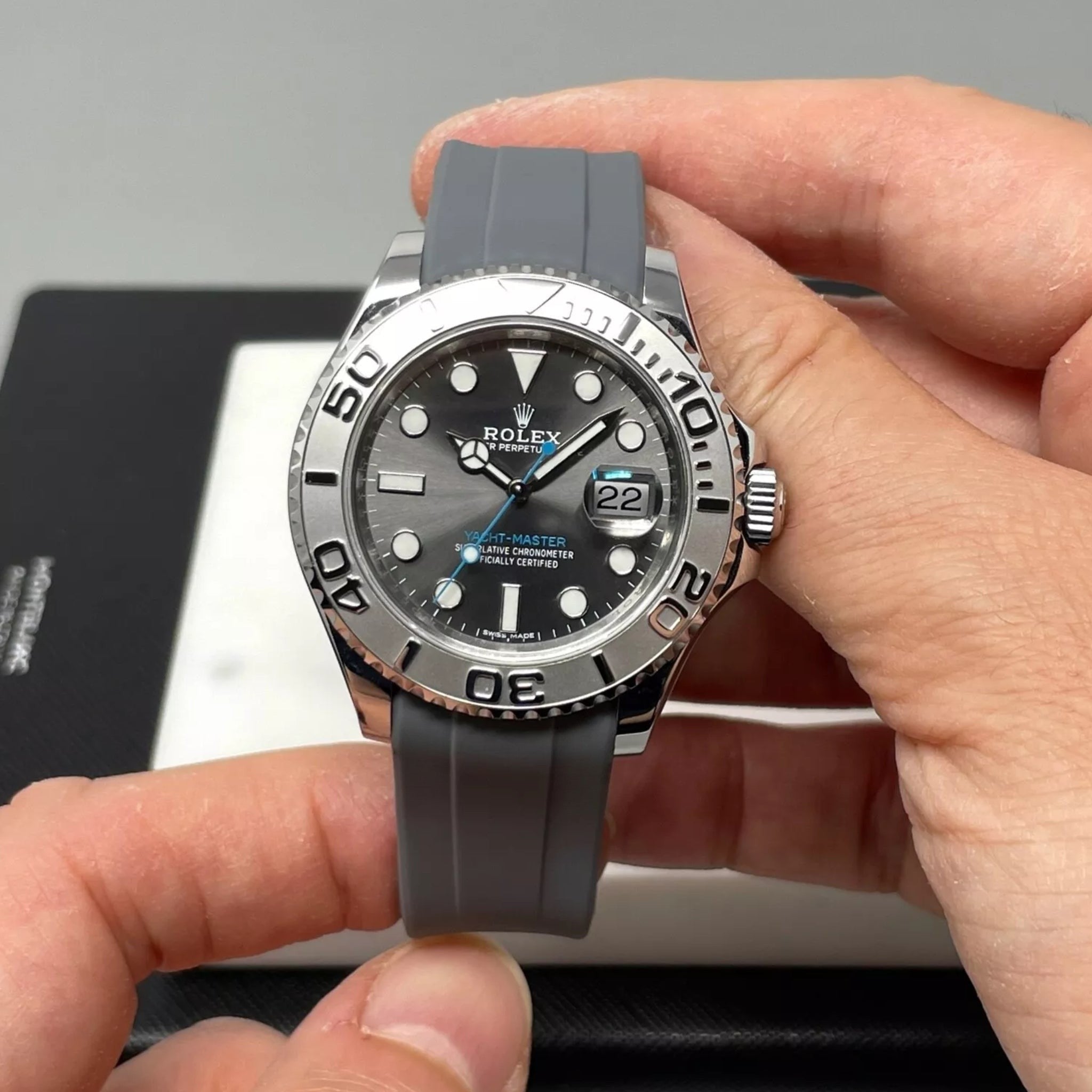 Rubber Strap - For Rolex Yacht - Master 40mm/42mm/37mm - Grey - Helvetus